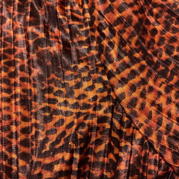 Urban Outfitters Women’s Plisse Peplum Crop Top Brown - Picture 7 of 11